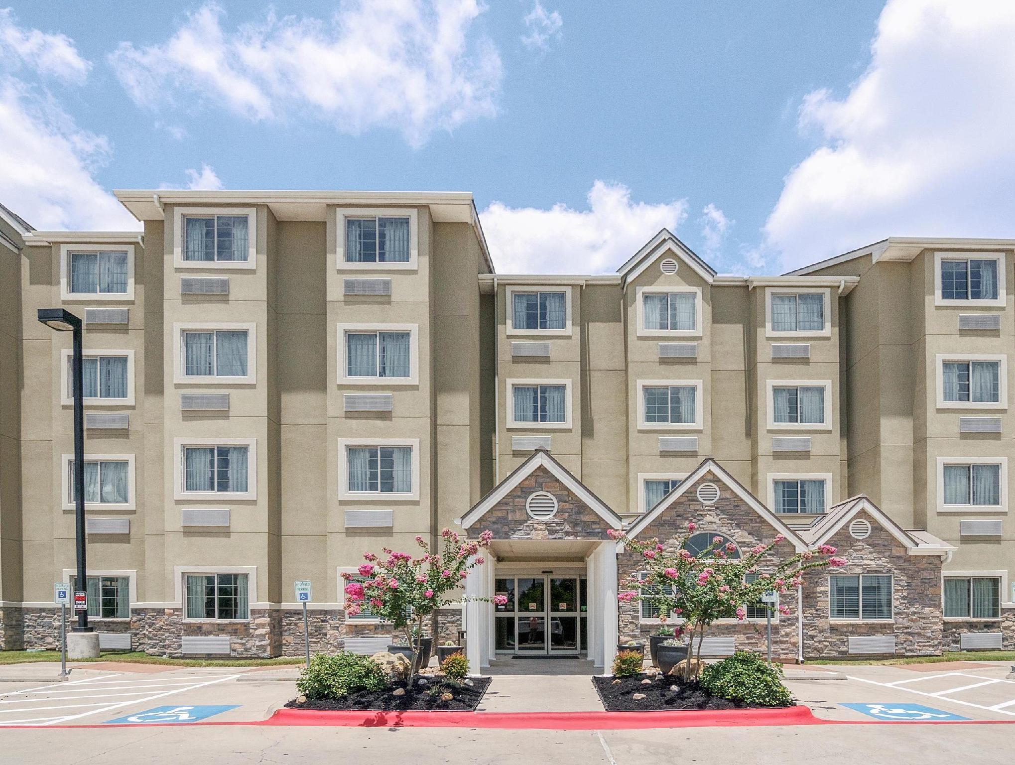 Microtel Inn & Suites By Wyndham Austin Airport Bagian luar foto