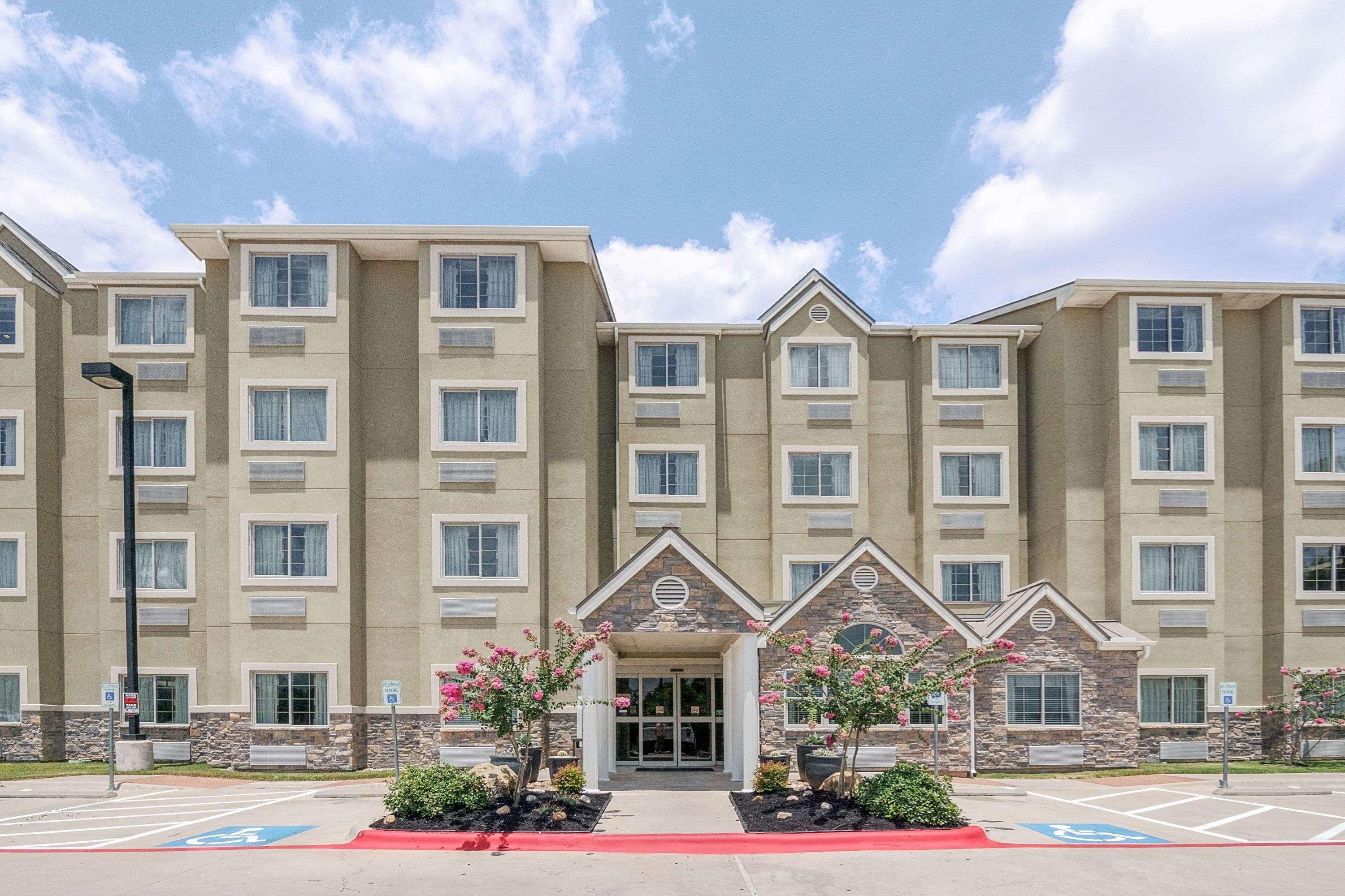 Microtel Inn & Suites By Wyndham Austin Airport Bagian luar foto