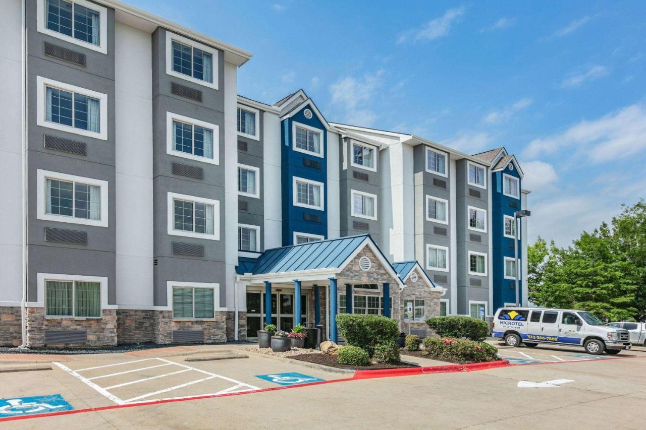 Microtel Inn & Suites By Wyndham Austin Airport Bagian luar foto