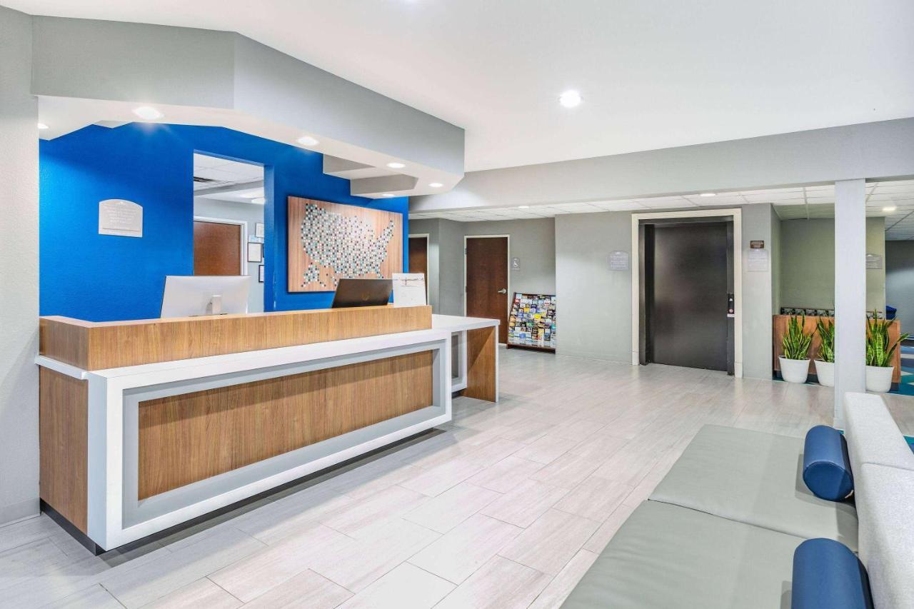 Microtel Inn & Suites By Wyndham Austin Airport Bagian luar foto