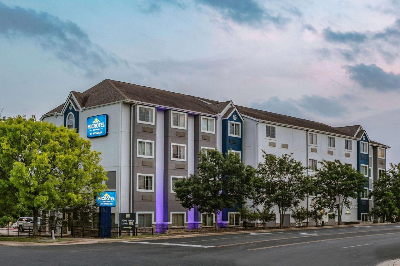 Microtel Inn & Suites By Wyndham Austin Airport Bagian luar foto
