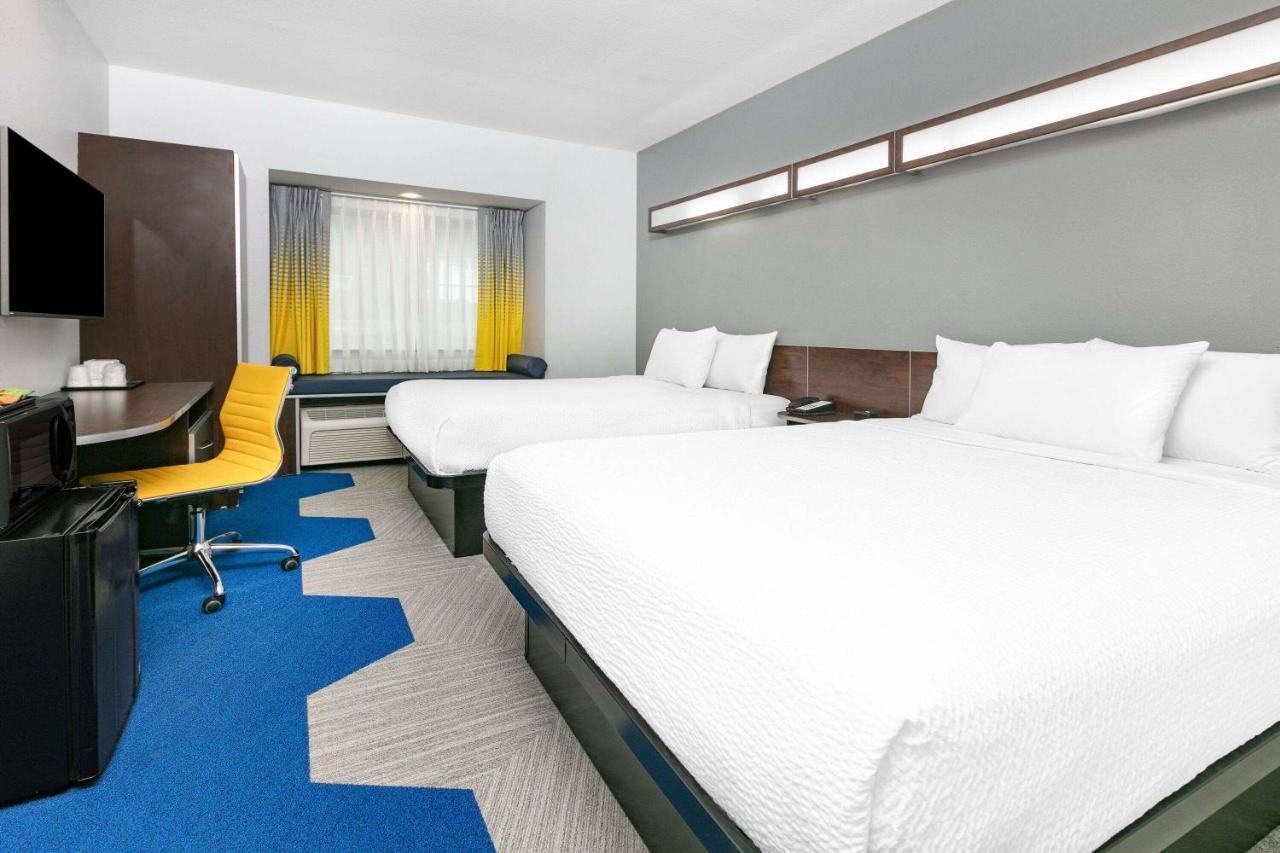 Microtel Inn & Suites By Wyndham Austin Airport Bagian luar foto