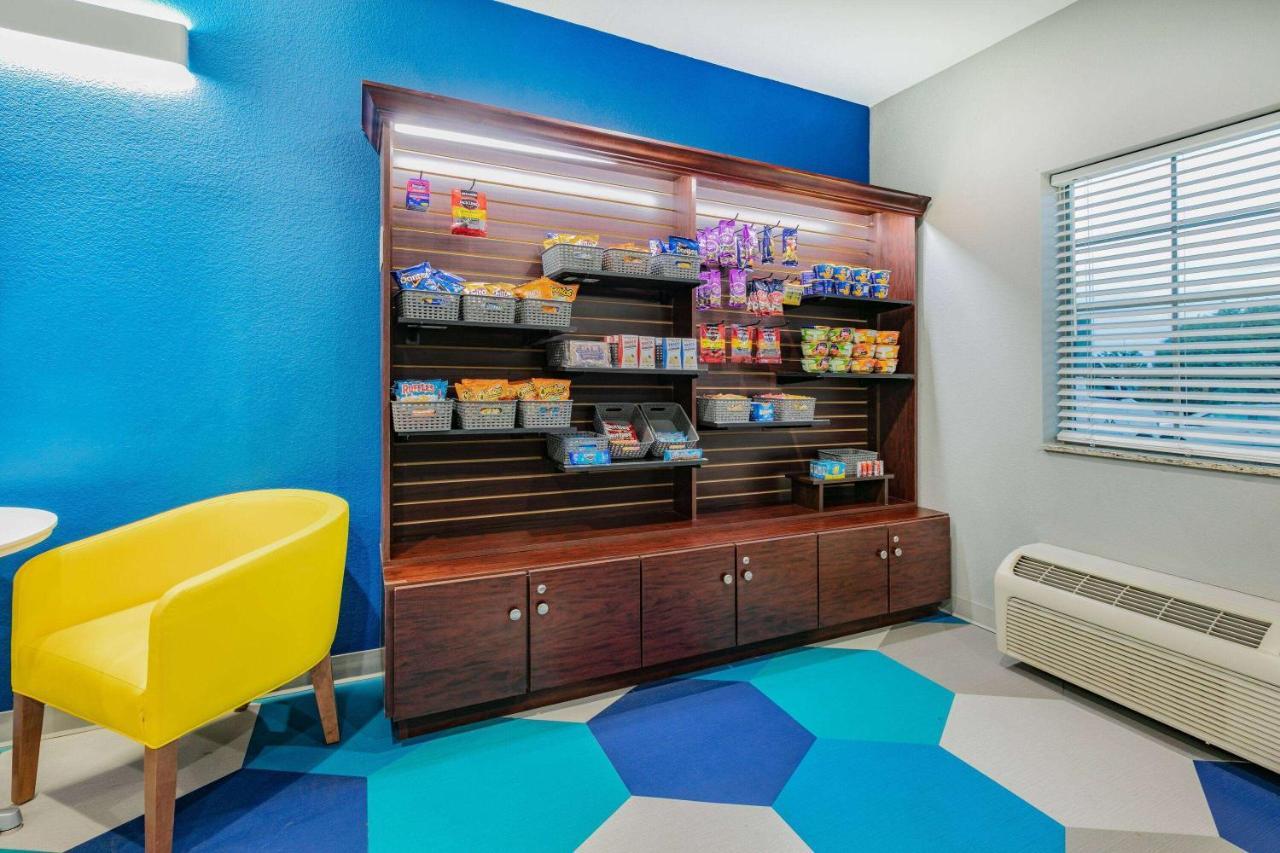 Microtel Inn & Suites By Wyndham Austin Airport Bagian luar foto