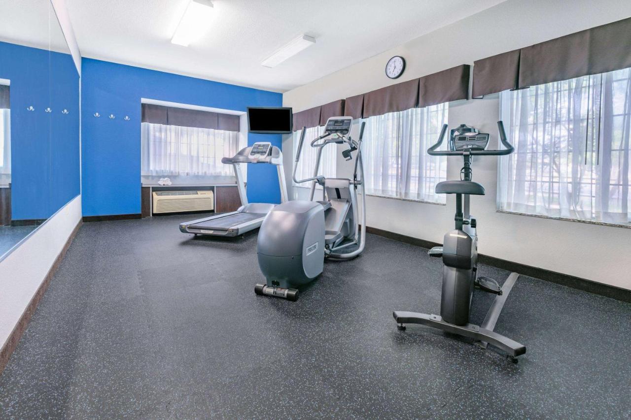 Microtel Inn & Suites By Wyndham Austin Airport Bagian luar foto